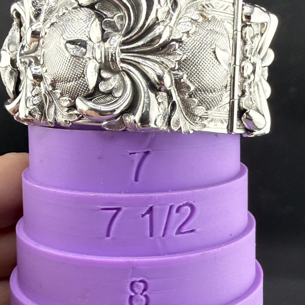 Vintage Chunky Bangle Bracelet Repousse Hinged Silver Tone 7" - Picture 2 of 10
